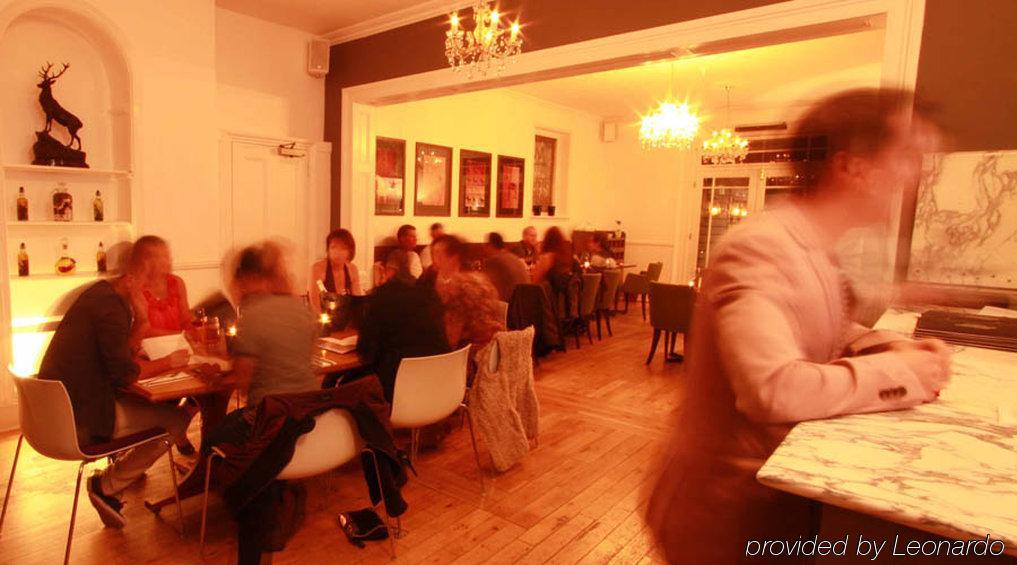 Hertford House Ресторант снимка